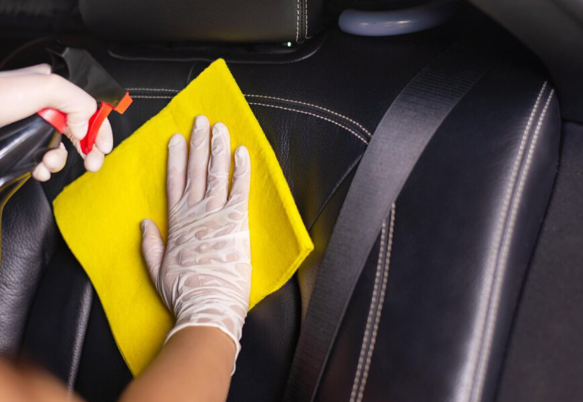 Cómo limpiar la tapicería de tu coche: trucos caseros